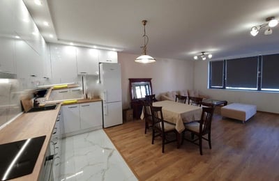 Location d’un appartement spacieux et lumineux de 3 pièces, 130 m², Varna, Bulgarie